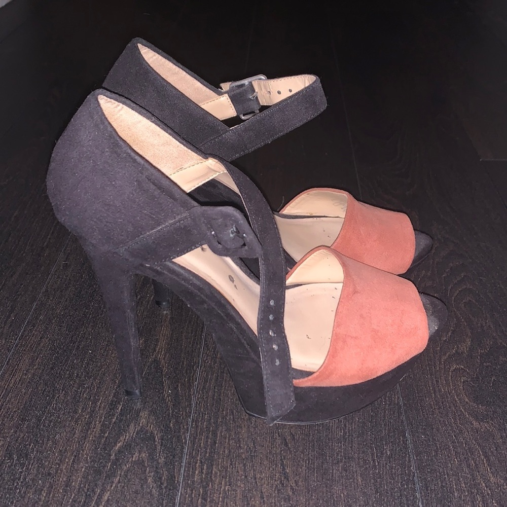 Nude pink & black platform sandals​